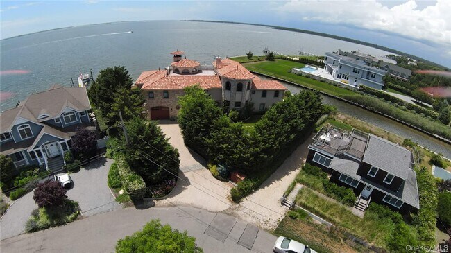 Foto del edificio - 13 Seatuck Ln