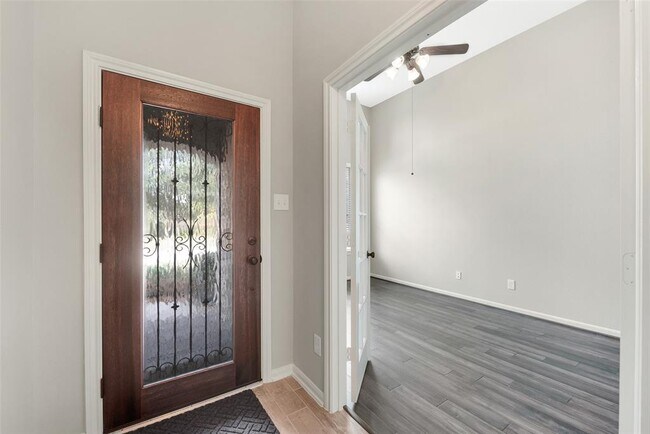 Building Photo - 115 Sunrise Haven Dr