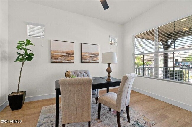 Foto del edificio - 20579 W Edgemont Ave