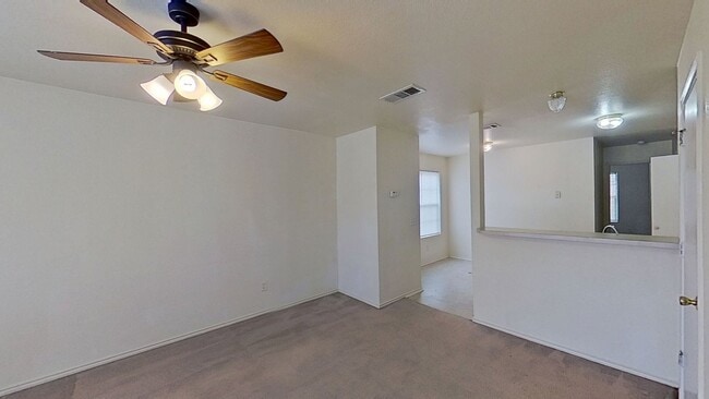 Foto del edificio - 2 WEEKS FREE RENT IN A 3 BEDROOM TOWNHOUSE AT $950!