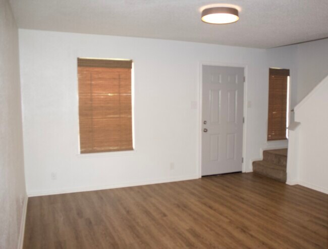 Building Photo - 4949 Hamilton Wolfe Rd