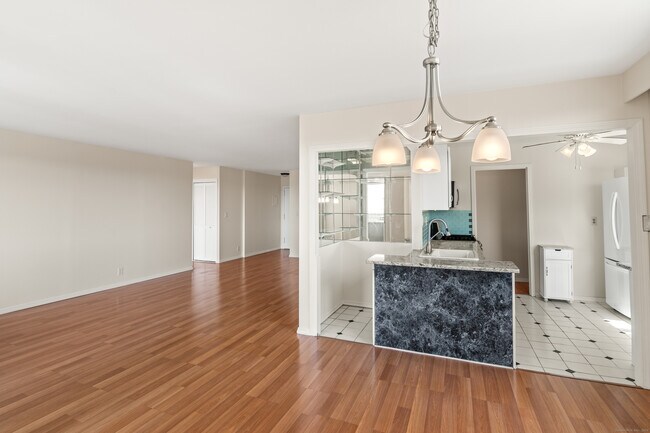 Foto del edificio - 50 Glenbrook Rd