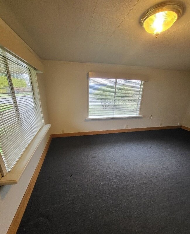 Building Photo - STATUS: AVAILABLE | R36B | $925