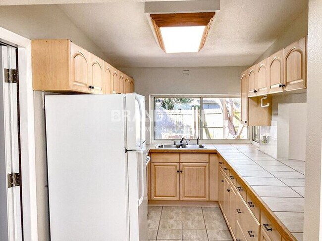 Building Photo - MOVE IN SPECIAL - $1000 off JUNE RENT with...