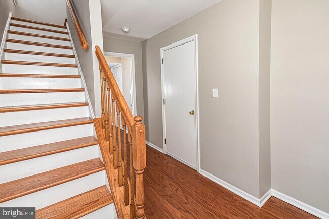 Foto del edificio - 212 William Livingston Ct