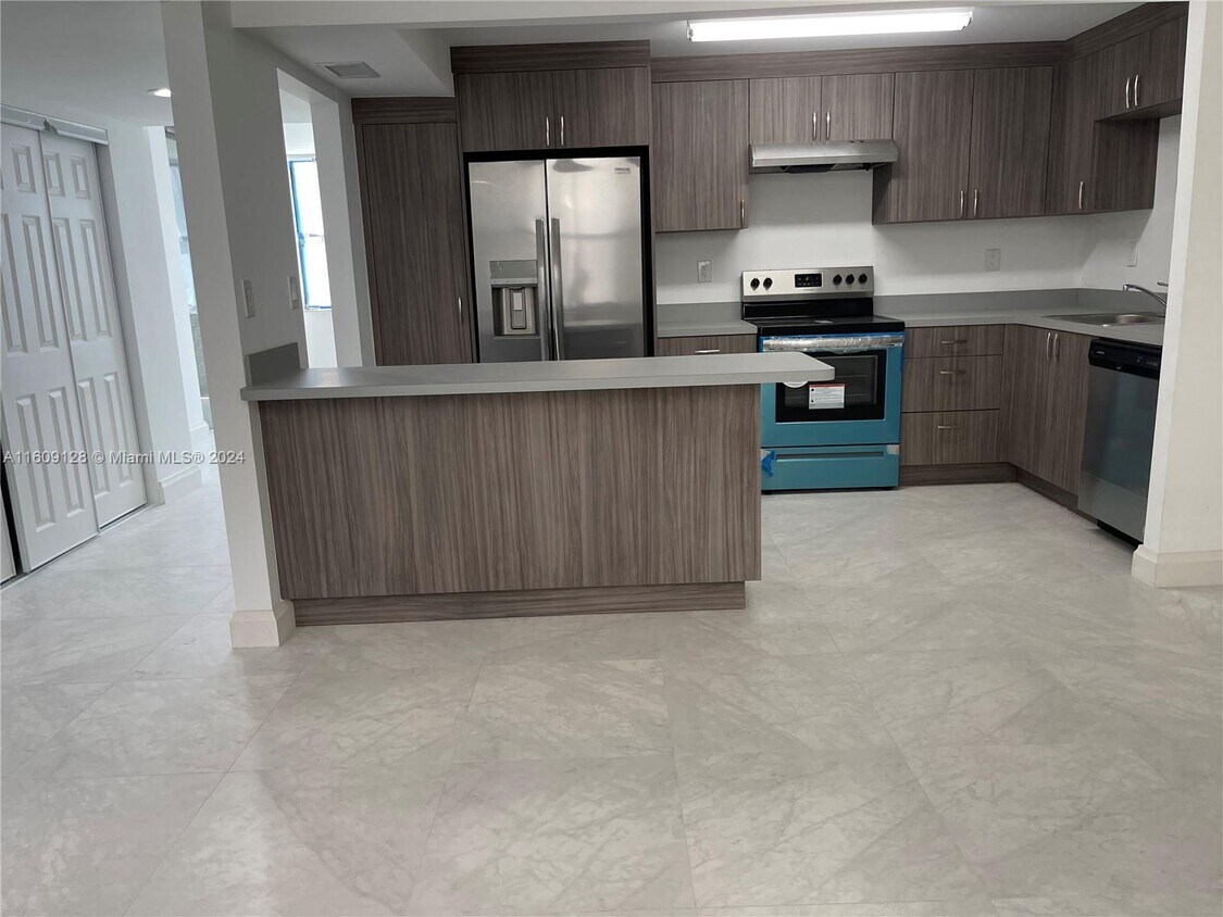 Foto principal - 20441 NE 30th Ave