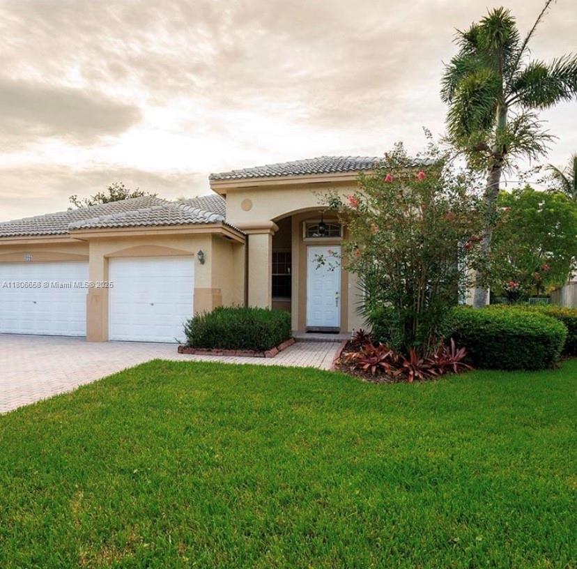 Foto principal - 998 NW 167th Terrace