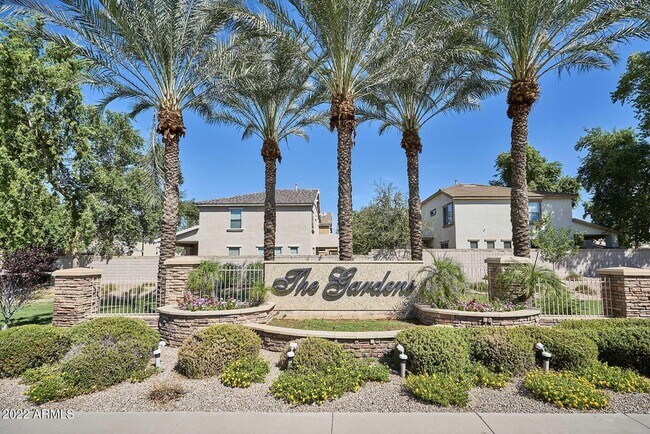 Building Photo - 1369 S Swallow Ln