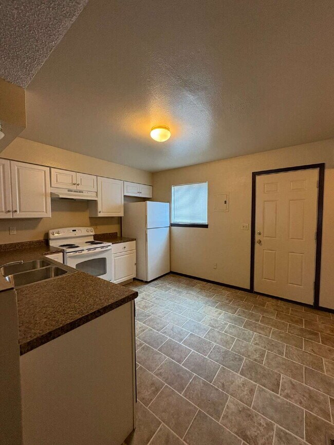 Foto del edificio - 2 bedroom townhouse - Mineola C