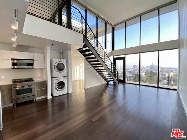 Building Photo - 1115 Sunset Blvd