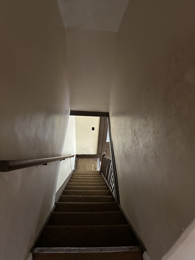 Building Photo - 502 E 4th St