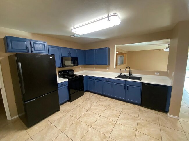 Foto del edificio - 9324 N Red Diamond Ave