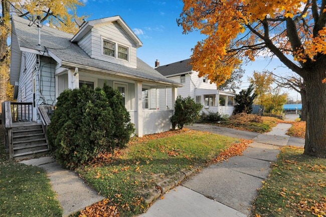 Building Photo - 405 E Hodge Ave