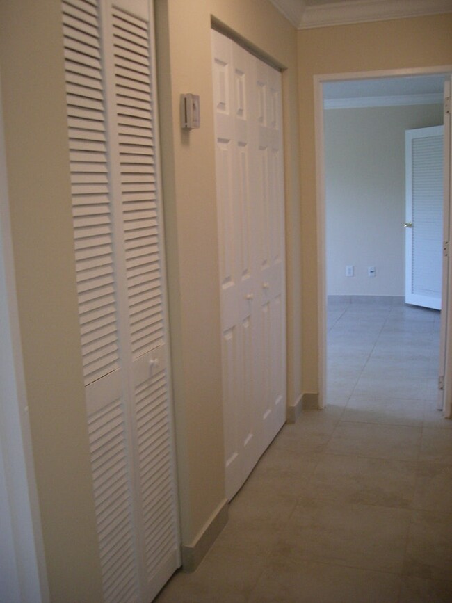 Building Photo - 4640 NW 79th Ave