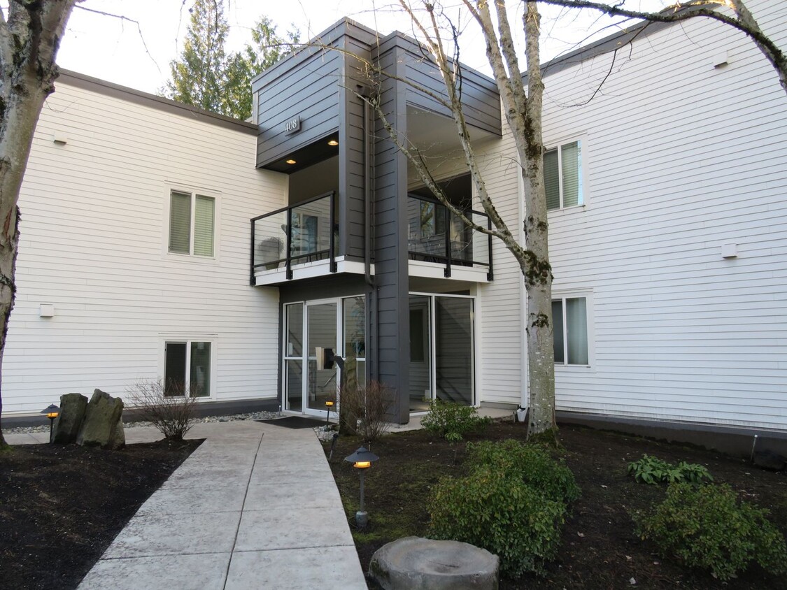 Foto principal - Downtown Kirkland Impeccable 2bed/2ba Cond...