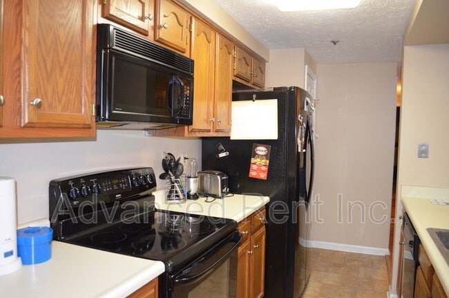 Building Photo - 1006 Markham Ct