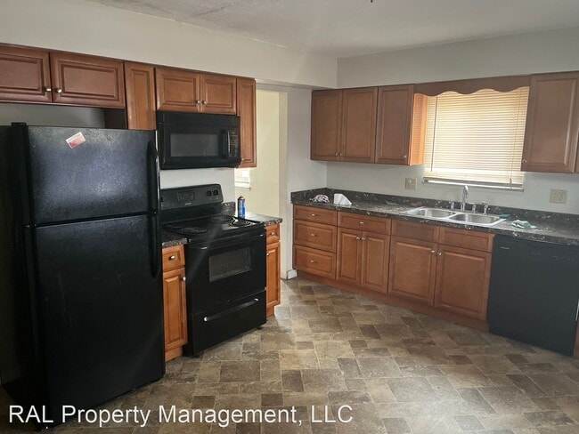 Building Photo - 3 br, 1 bath House - 1394 e 263