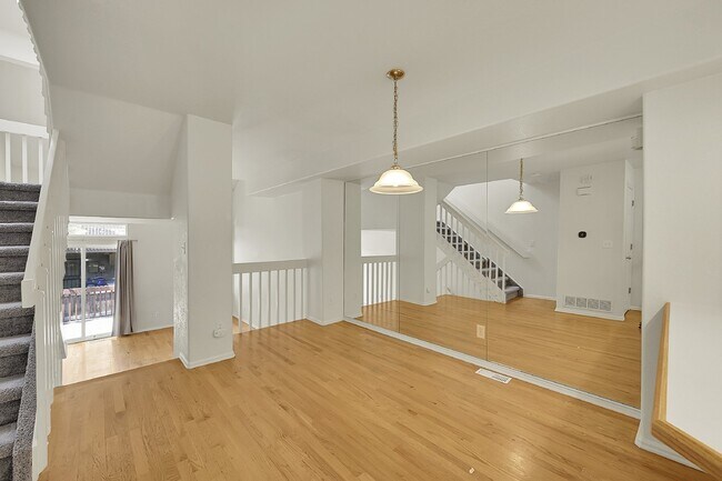 Foto del edificio - $1,950- 2 Bed, 2 Bath Townhouse in Denver with Washer and Dryer!