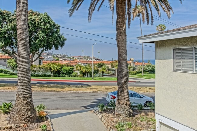 Building Photo - 344-348 Calle Miramar