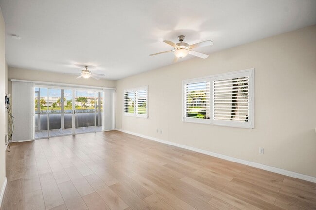 Foto del edificio - Stunning 2 beds 2 baths condo with lake vi...