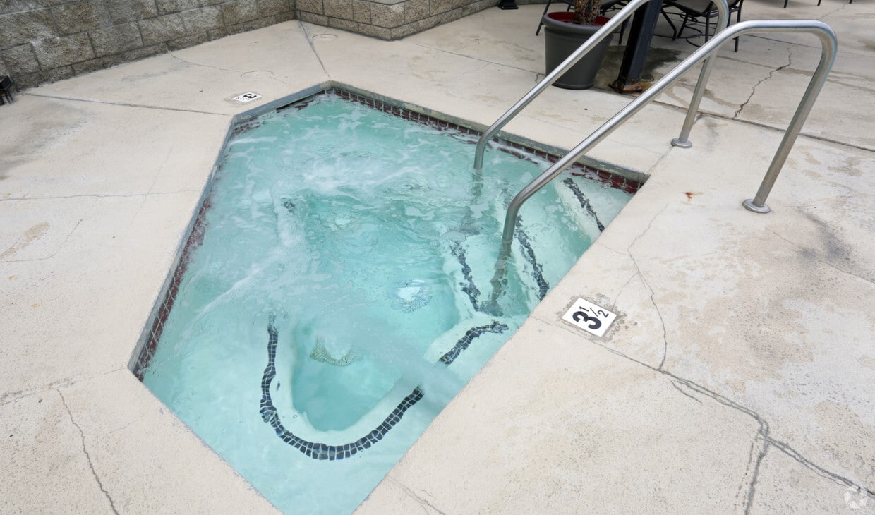 Woodmere Apartments 910 W Phillips St Ontario, CA