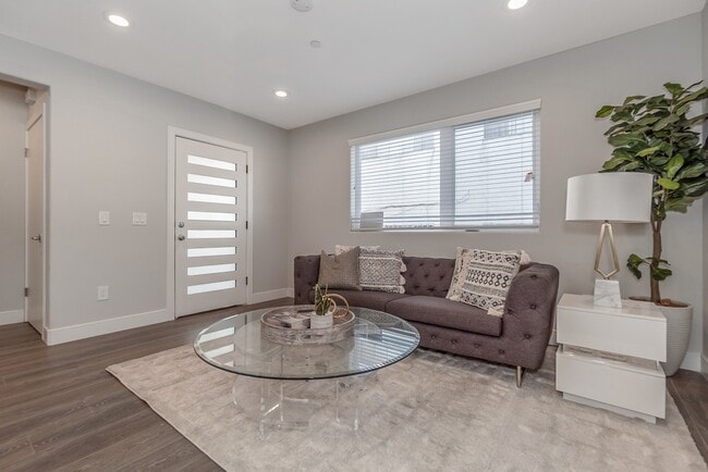 Building Photo - 4630 St Elmo Dr
