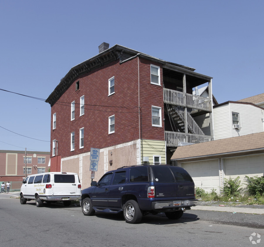 Building Photo - 601 Fulton St