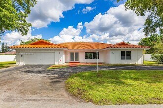 Building Photo - 6895 Pinehurst Dr