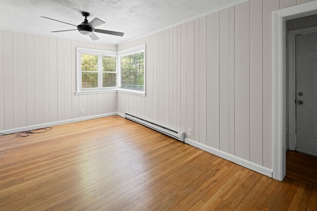 Building Photo - Lovely Two-Story West Asheville Apartment
