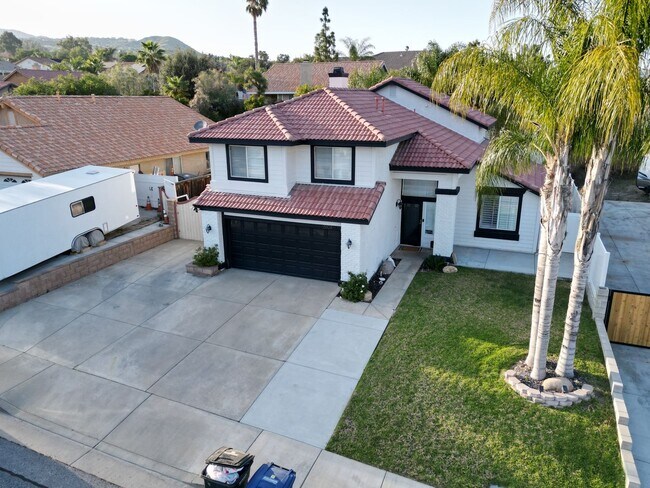 Building Photo - Beautiful 4Bd, 2.5Ba Home with Many Upgrad...