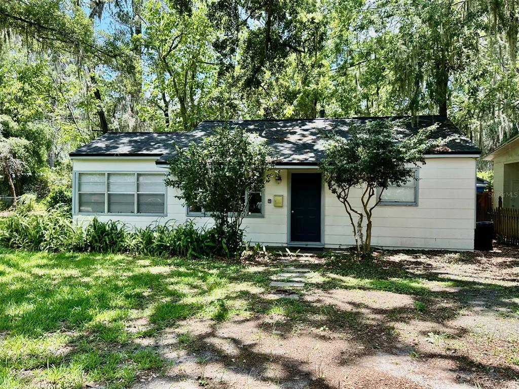 Foto principal - 739 NE 10th Pl