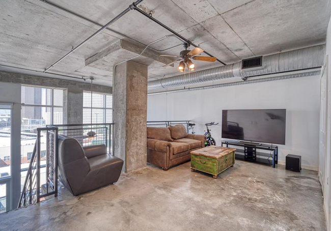 Building Photo - 2000 Bagby-1708