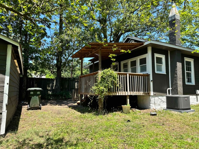 Building Photo - 122 Cox Ave