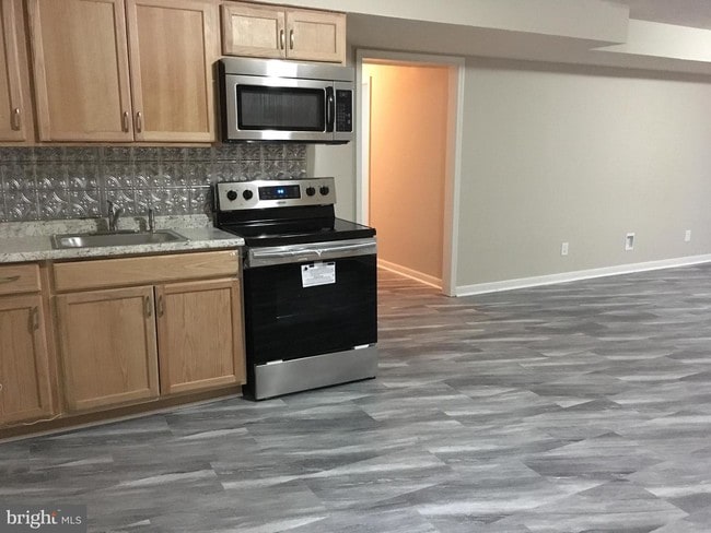 Building Photo - 2827 SLINGERLAND Dr