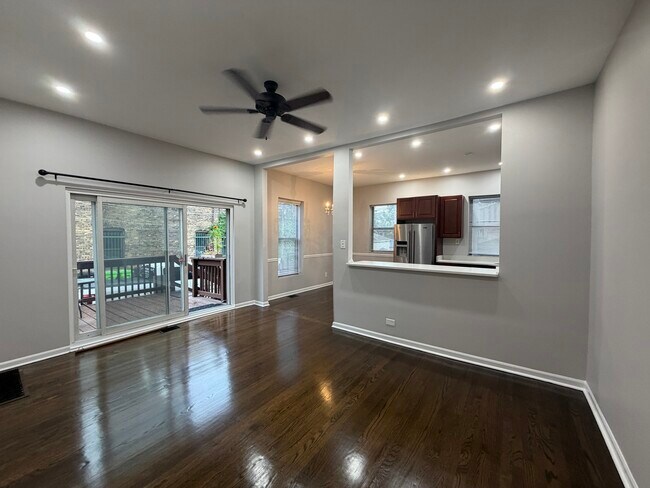 Foto del edificio - 1555 W Rosemont Ave