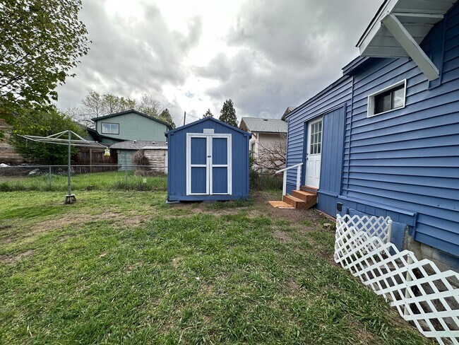 Building Photo - 1670 Portland St