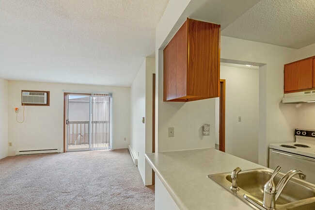 Kitchen/living room - Woodside Park Apartments