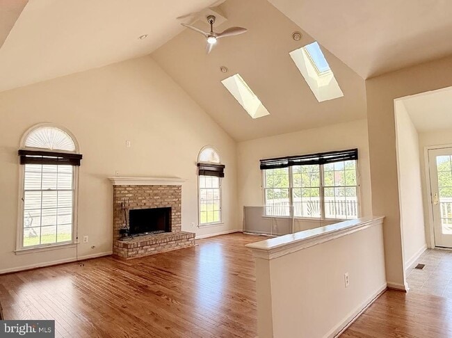 Building Photo - 43520 Lucketts Bridge Cir