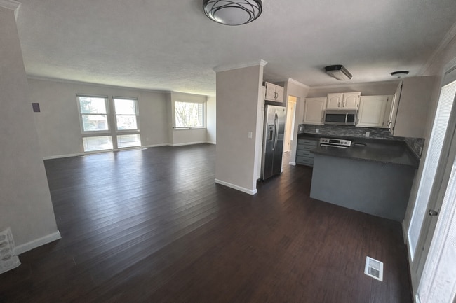 Sala de estar / Cocina - 1001 E 300 S