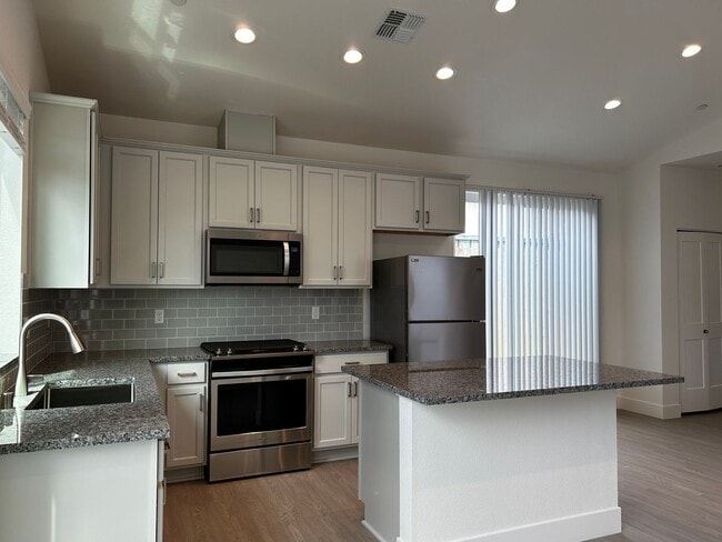 Building Photo - 1 BED 1 BATH ADU
