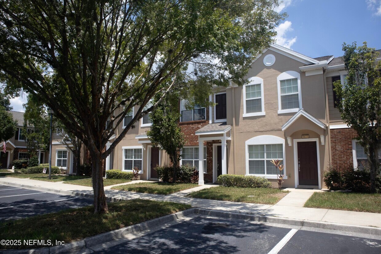 Primary Photo - 8121 Summer Palm Ct