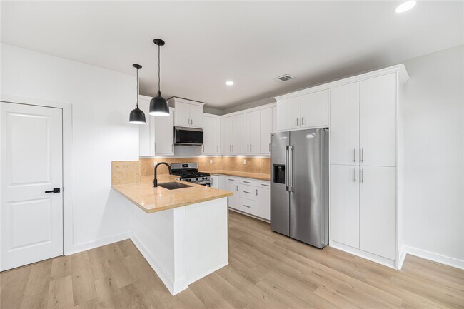 Foto del edificio - 6809 Fairway Dr