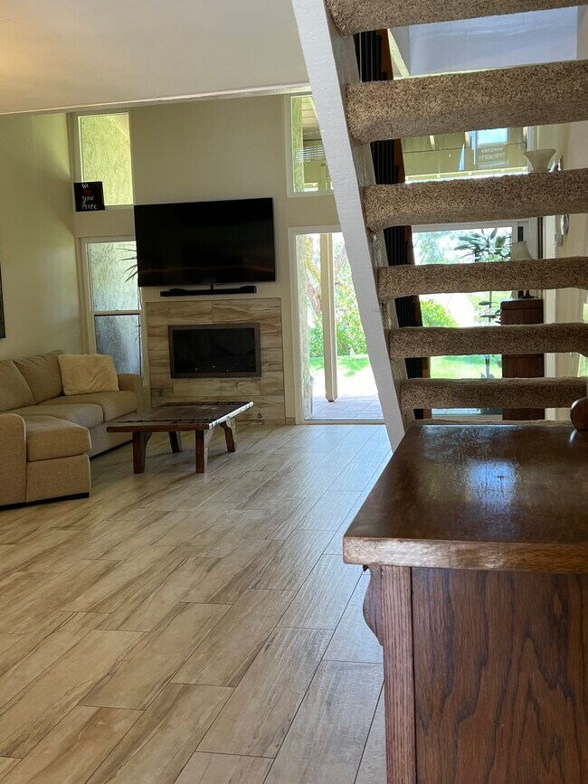 chimenea de gas - 17738 Valle de Lobo Dr
