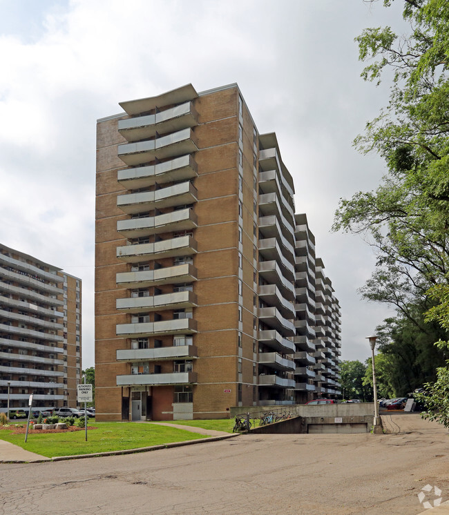 Building Photo - Camelot Towers I