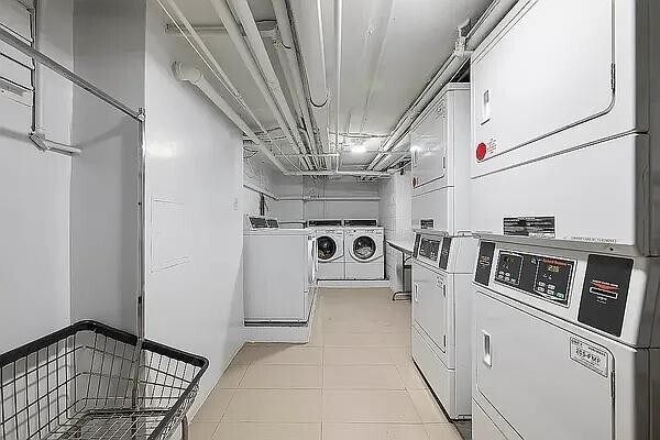 Building Photo - 131 E 83rd St