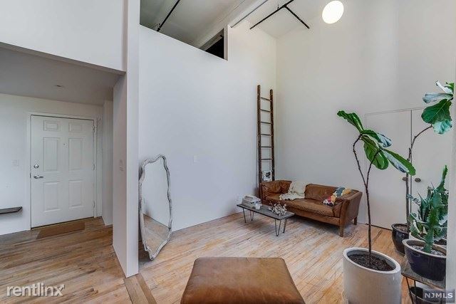 Foto principal - 1 br, 1 bath Condo - 366 Trenton Ave Unit 2C