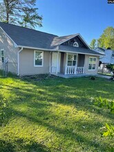 Building Photo - 409 Greenlake Dr