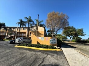 Building Photo - 6245 SW Kendale Lakes Cir