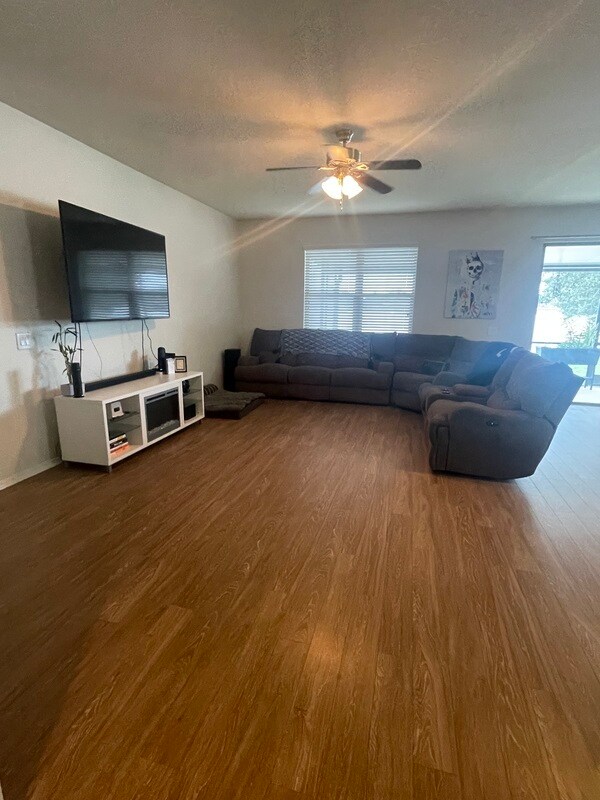 Foto del edificio - 15269 Stone House Dr