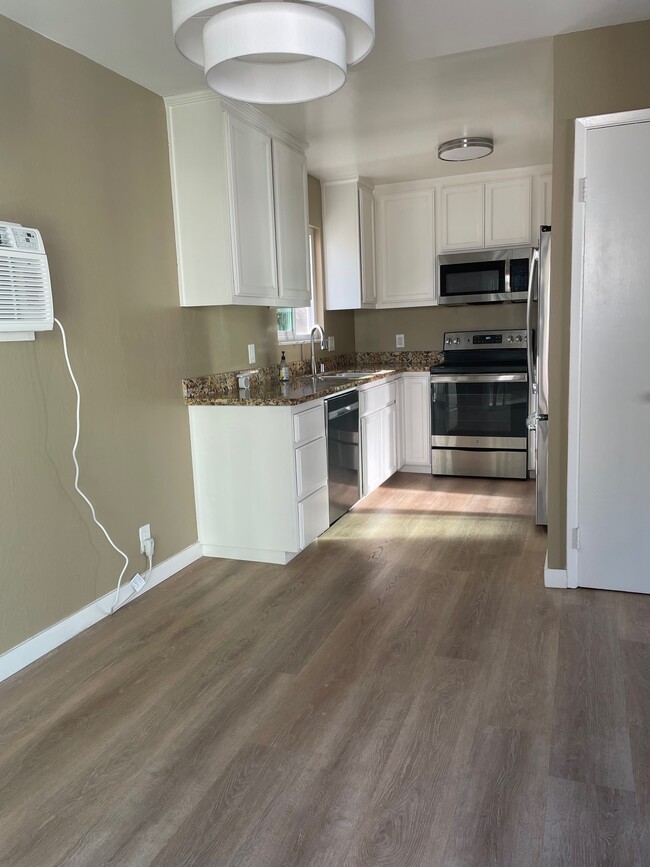 Building Photo - 22422 Walnut Cir S